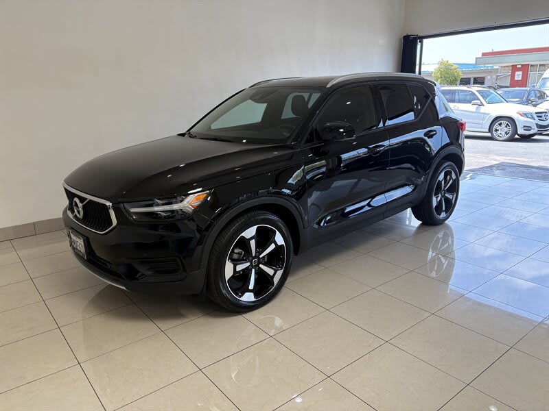 Volvo XC40 UK right-hand drive